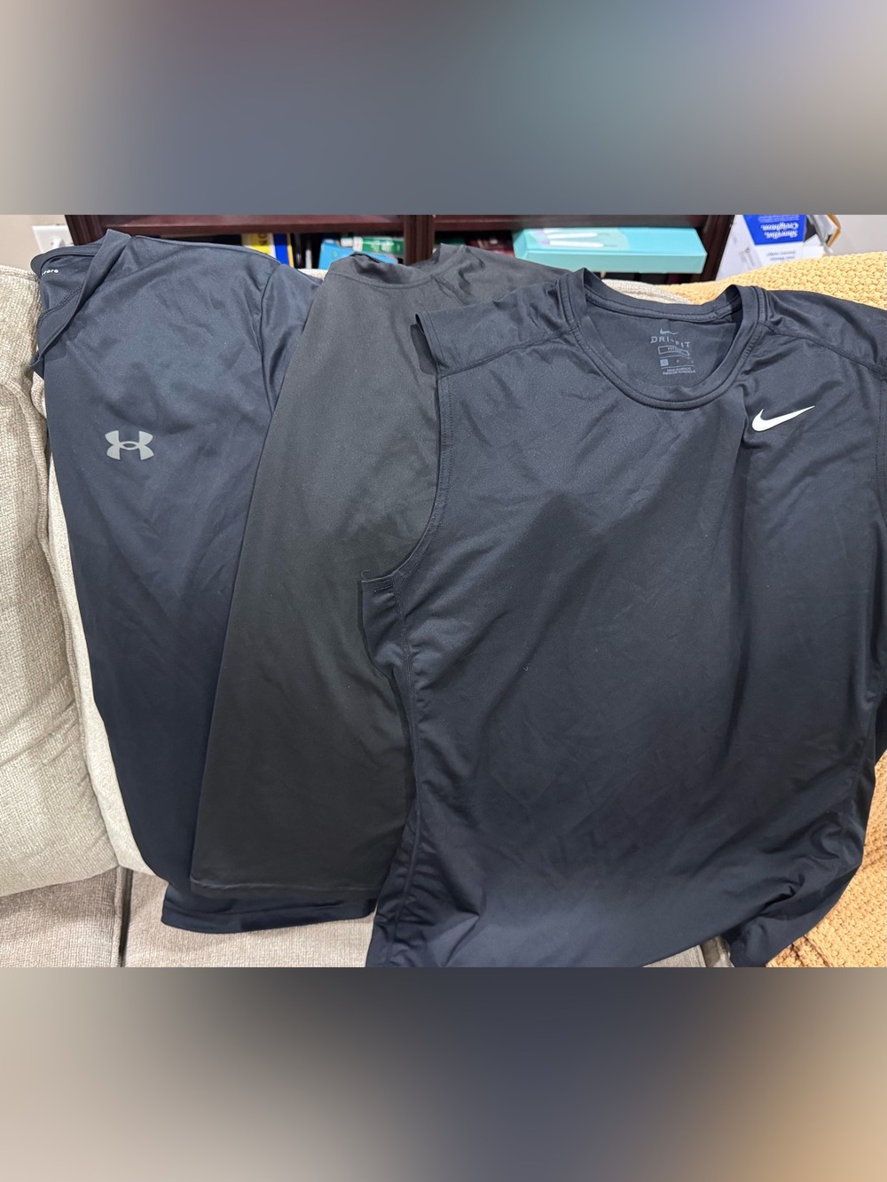 Nike under armour Men’s Black Short Sleeve Dri-FIT Tee large